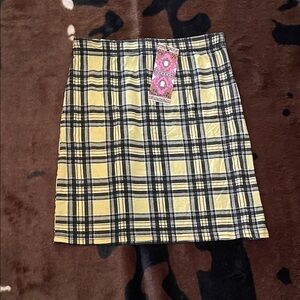 “Boohoo” Yellow and Black Plaid Mini Skirt!